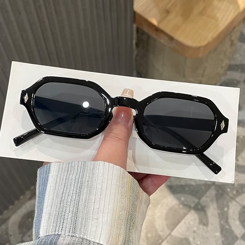 Lunettes de soleil géométriques noires octogonales